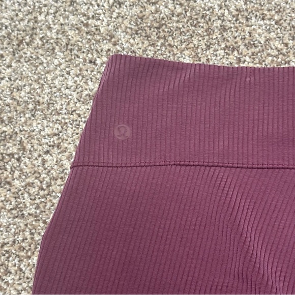 Lululemon Athletica Women’s 6 Wide Leg Maroon Leggings - Picture 10 of 11